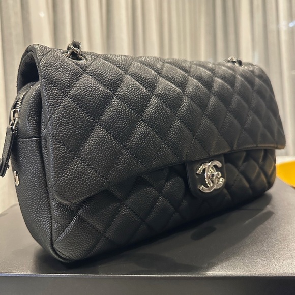 Chanel Easy Caviar Single Flap Bag in Black - Picture 2 of 14